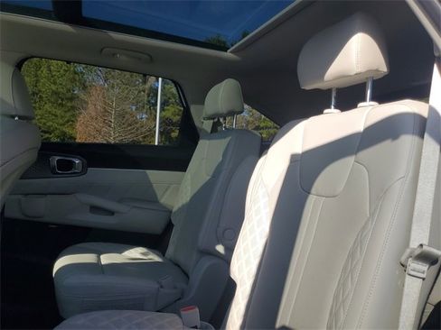 Certified 2023 Kia Sorento SX image 9