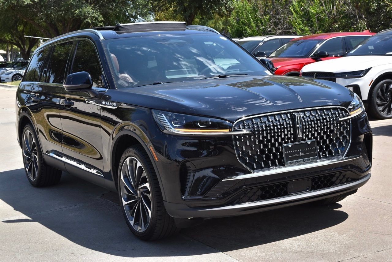 Certified 2026 Lincoln Aviator Reserve AWD/4WD image 4