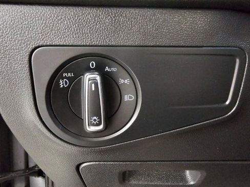 Used 2021 Volkswagen Tiguan SE AWD/4WD image 14