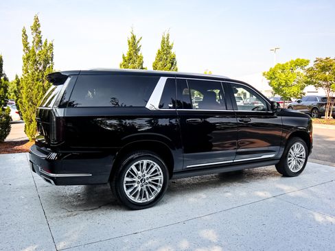 Used 2026 Cadillac Escalade ESV Luxury AWD/4WD image 11