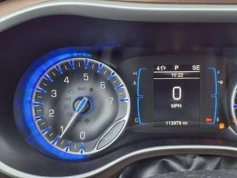 Used 2017 Chrysler Pacifica Touring image 14