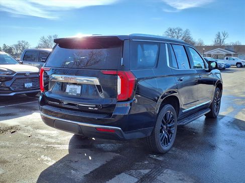 Used 2021 GMC Yukon SLT w/ SLT Premium Package image 4