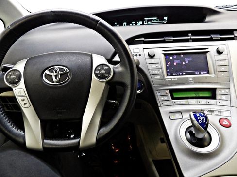 Used 2012 Toyota Prius Four image 17