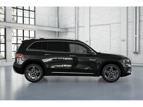 Used 2026 Mercedes-Benz GLB 250 4MATIC image 9