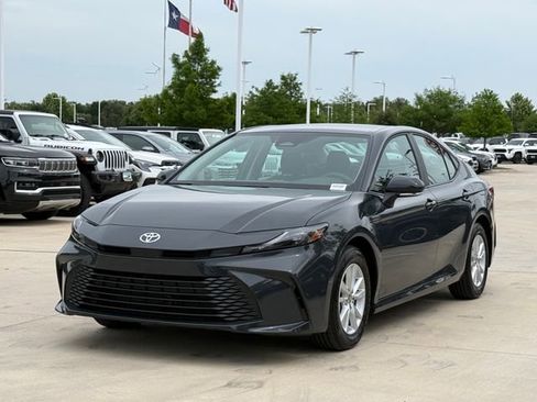 Used 2026 Toyota Camry LE FWD image 5