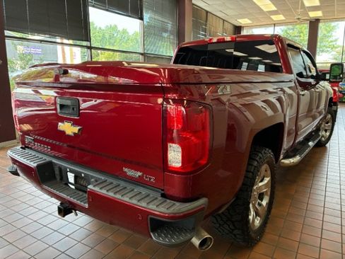 Used 2018 Chevrolet Silverado 1500 LTZ Z71 w/ LTZ Plus Package AWD/4WD image 10
