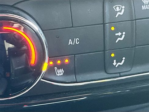 Used 2024 Chevrolet TrailBlazer RS w/ Driver Confidence Package image 19