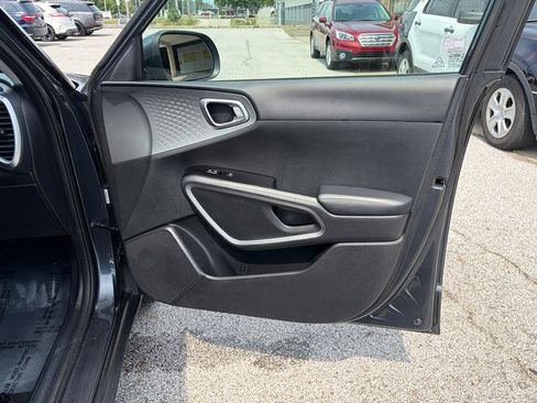 Used 2020 Kia Soul LX FWD image 25