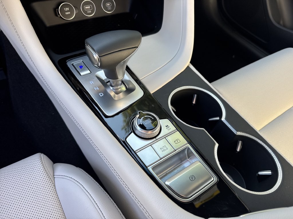 Used 2025 Genesis G70 2.5T RWD image 32