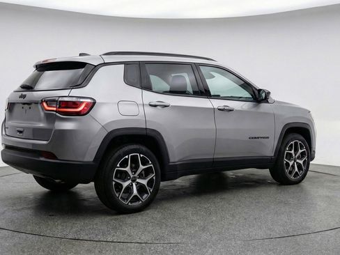Used 2025 Jeep Compass Limited image 9