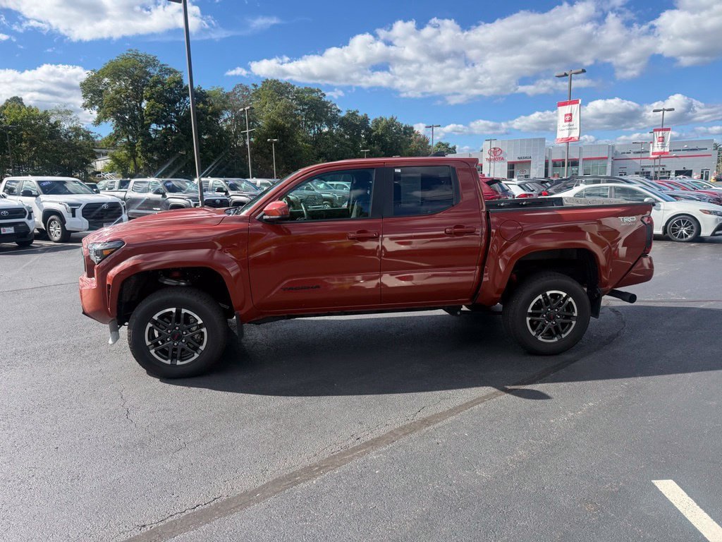Certified 2025 Toyota Tacoma TRD Sport AWD/4WD image 3