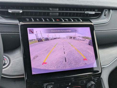 Used 2025 Jeep Grand Cherokee Limited RWD image 23