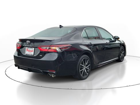 Used 2024 Toyota Camry SE FWD image 4
