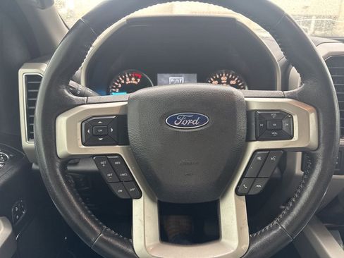 Used 2019 Ford F150 Lariat image 9