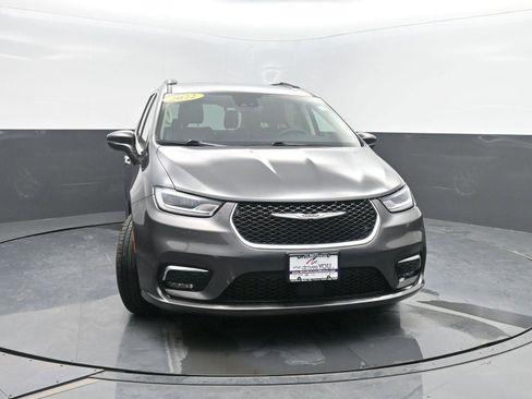 Used 2022 Chrysler Pacifica Touring-L image 44