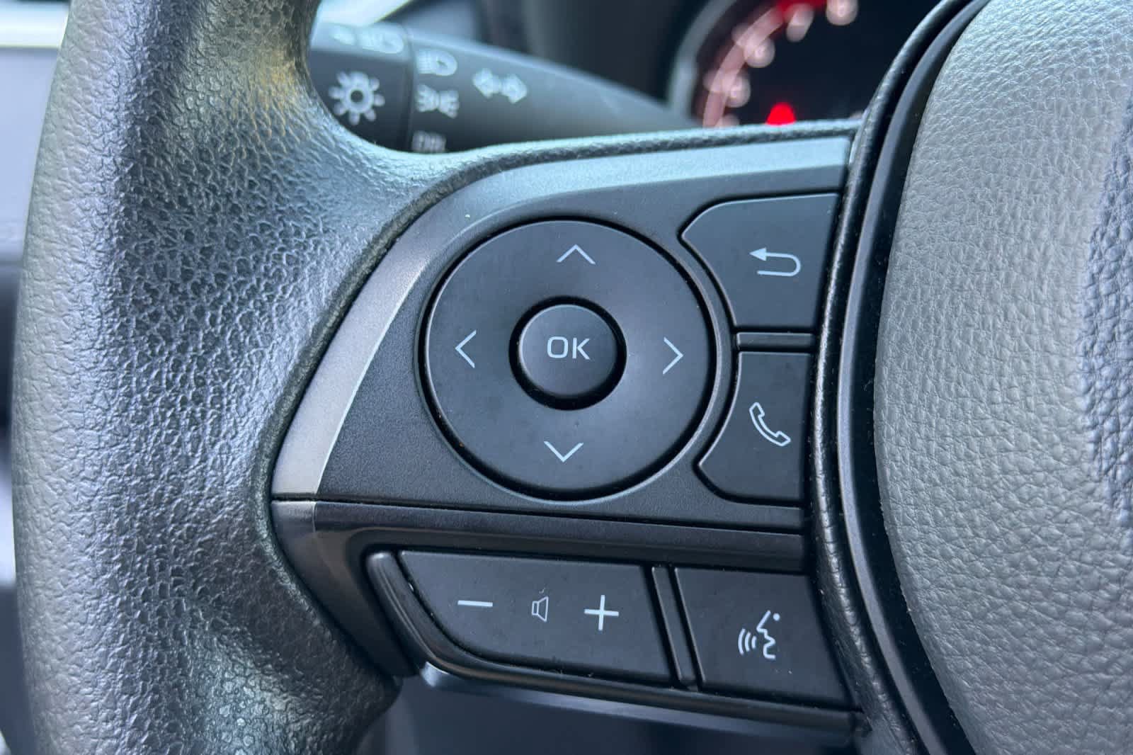 Used 2025 Toyota RAV4 LE AWD/4WD image 25