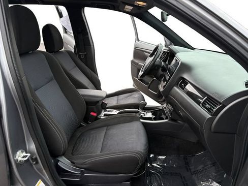 Used 2018 Mitsubishi Outlander SE FWD image 11