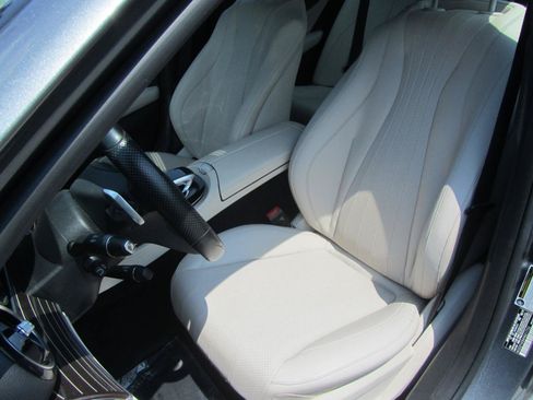 Used 2017 Mercedes-Benz E 300 4MATIC image 19
