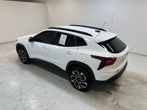 Used 2025 Chevrolet Trax RS w/ Driver Confidence Package image 4