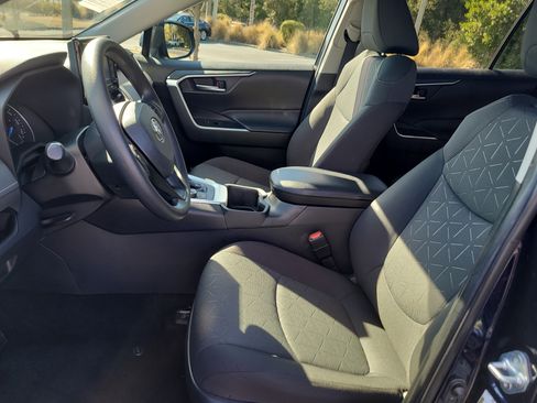 Used 2022 Toyota RAV4 XLE image 20