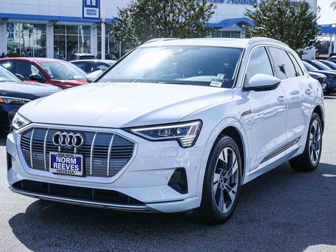 Used 2022 Audi e-tron Premium Plus w/ Premium Plus Package image 3