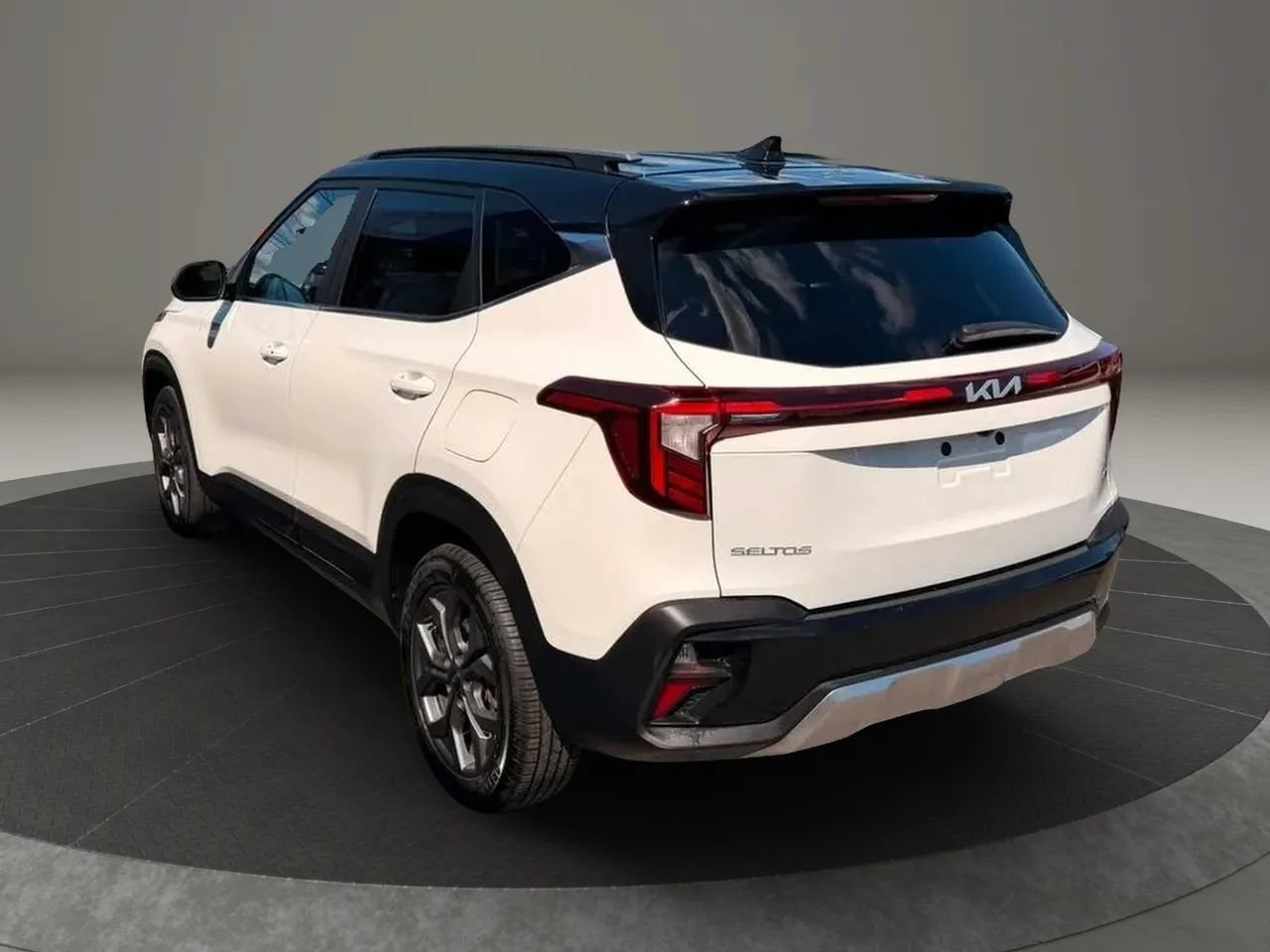 Used 2024 Kia Seltos S AWD/4WD image 6