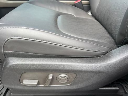 Used 2026 Kia Carnival EX FWD image 16