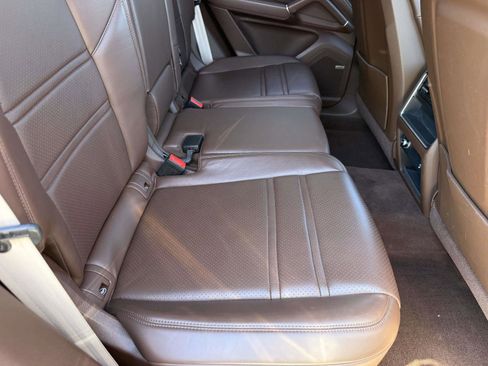 Used 2023 Porsche Cayenne Platinum Edition image 47