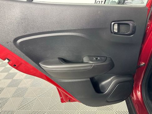 Used 2024 Hyundai Venue Limited image 25