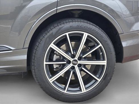 Used 2025 Audi Q7 2.0T Premium Plus w/ Premium Plus Package AWD/4WD image 9
