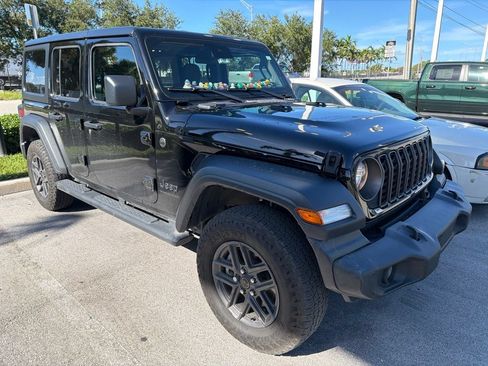 Used 2024 Jeep Wrangler Unlimited Sport AWD/4WD image 3