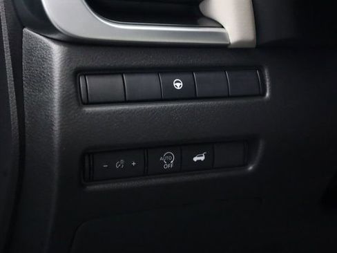 Used 2025 Nissan Rogue SV w/ SV Premium Package image 12