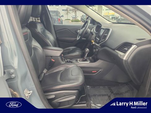 Used 2015 Jeep Cherokee Trailhawk w/ Leather Interior Group image 18