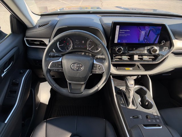Used 2024 Toyota Highlander XLE FWD image 12