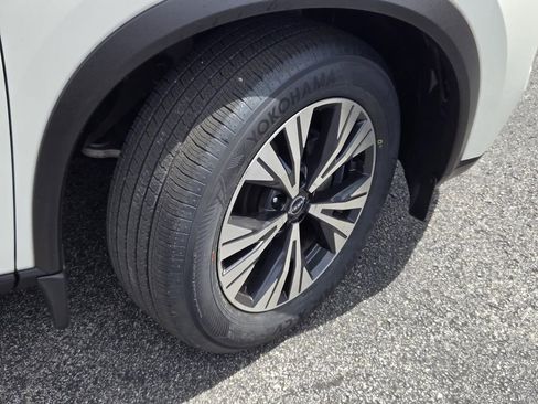 Certified 2023 Nissan Rogue SV AWD/4WD image 6