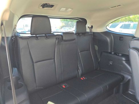 Used 2023 Toyota Highlander XLE FWD image 13
