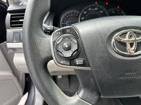 Used 2014 Toyota Camry LE FWD image 9