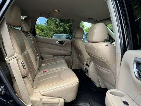 Used 2018 Nissan Pathfinder SL FWD image 29