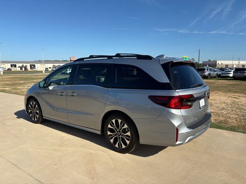 Certified 2026 Honda Odyssey Elite image 6