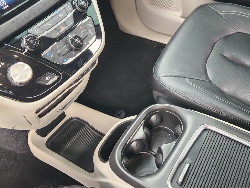 Used 2022 Chrysler Pacifica Touring-L FWD image 15