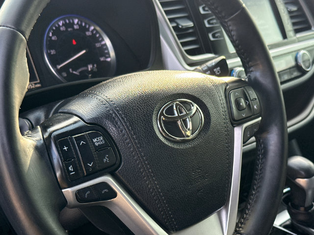 Used 2017 Toyota Highlander XLE FWD image 29