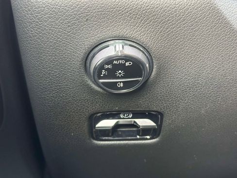 Used 2024 Mercedes-Benz GLC 300 4MATIC image 21