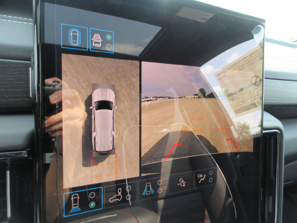 New 2026 GMC Yukon XL AT4 Ultimate AWD/4WD image 18