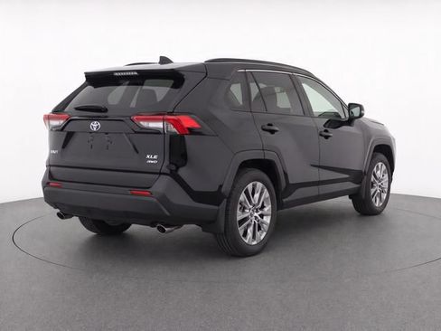 Used 2025 Toyota RAV4 XLE AWD/4WD image 4