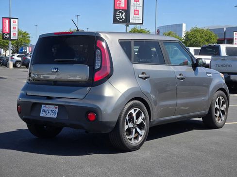 Used 2019 Kia Soul w/ Convenience Package FWD image 4