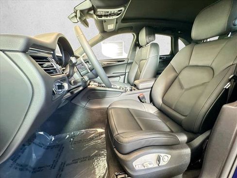 Certified 2026 Porsche Macan AWD/4WD image 5