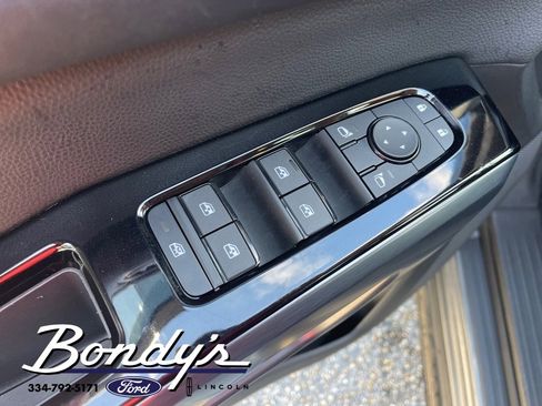 Used 2024 Nissan Pathfinder SL w/ SL Premium Package image 10