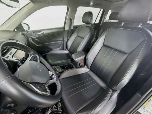 Used 2022 Volkswagen Tiguan SE w/ Panoramic Sunroof Package AWD/4WD image 5