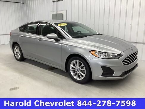 Used 2020 Ford Fusion SE image 1