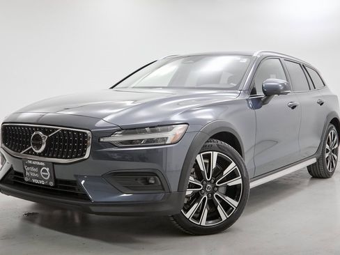 Certified 2024 Volvo V60 B5 Cross Country Ultimate image 2